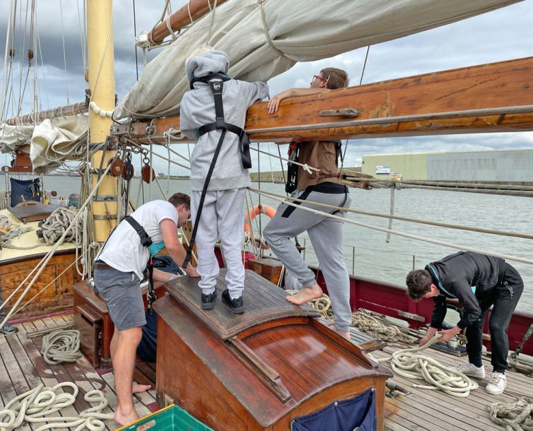 voyage_youth_rigging3
